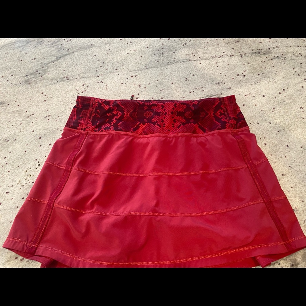 Lululemon tennis/running skirt.